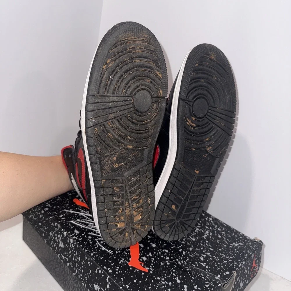 Nike Air Jordan 1 Mid Banned Bred 2020 Size 9 Men's 554724-074 EXCELLENT